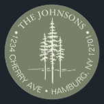 Pegatina Redonda Dirección de devolución de boda rústica del bosque<br><div class="desc">Etiqueta de dirección de devolución de boda rústica del bosque de árbol moderno Ya sea que se casen en su ciudad natal o digan "sí, acepto" contra el telón de fondo de un bosque místico, nuestra colección de bodas combina sin problemas la elegancia y el minimalismo para establecer el tono...</div>