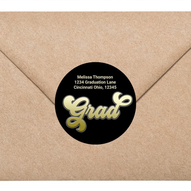 Pegatina Redonda Dirección de devolución de graduación Gold Retro (Graduation return address label sticker with gold typography.)