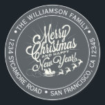 Pegatina Redonda Dirección de devolución de Navidad Año Nuevo Negro<br><div class="desc">Pegatina de dirección de devolución redonda de familia de Navidad con tu nombre y dirección en tipografía elegante con una bonita imagen vintage dibujada a mano de Feliz Navidad y Feliz Año Nuevo en un fondo negro apagado. Simplemente añade tu nombre y dirección. Diseñado exclusivamente para ti por Happy Dolphin...</div>