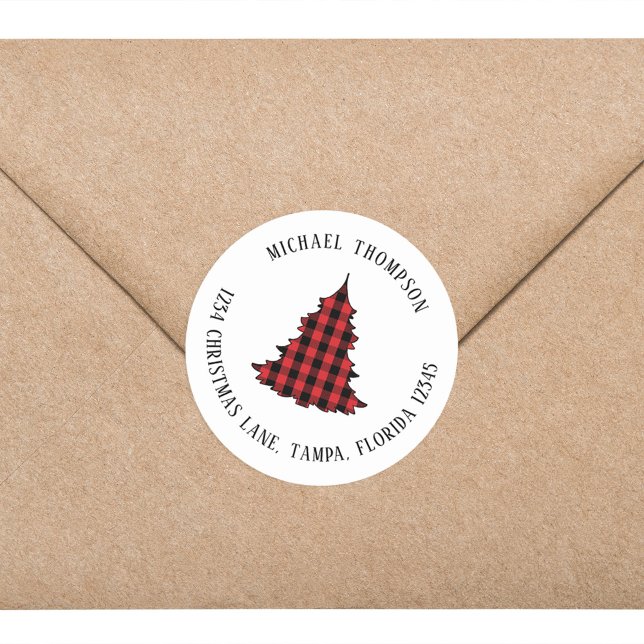 Pegatina Redonda Dirección de devolución de vacaciones simple en el (Simple Christmas Tree Buffalo Plaid Return Address Label)