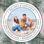 Pegatina Redonda Dirección de devolución simple y moderna de la fot<br><div class="desc">Añada el toque final a sus invitaciones de boda con esta foto personalizado y etiquetas de dirección personalizadas. Personalizar con tu foto, nombres y dirección favoritos. Estas etiquetas de dirección sencillas pueden utilizarse para cualquier ocasión. DERECHOS RESERVADOS © 2020 Judy Burrows, Black Dog Art - Todos los derechos reservados. Personalizado...</div>