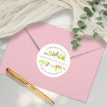 Pegatina Redonda Dirección de retorno de floral de color de agua ro<br><div class="desc">El diseño de los ramos florales de Boho, con rosas rosas rosas rosas y tonos verdes variados. Combinado con campos de plantilla para personalizar nombres y direcciones de retorno, este diseño es perfecto para su ocasión de boda de primavera o verano u otros envíos de fiesta y ocasión de temporada....</div>