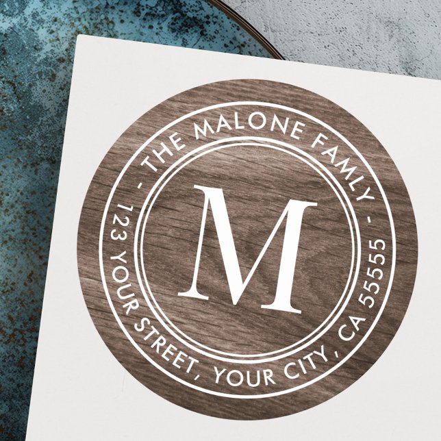 Pegatina Redonda Dirección de retorno inicial de grano de madera ma (Monogram initial Brown woodgrain return address Classic Round Sticker)