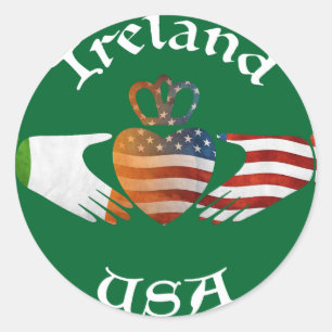Pegatina Redonda Diseño de Claddagh en Irlanda