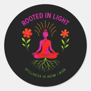 Pegatina Redonda Diseño de Meditación de Yoga Arraigado en Luz