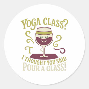 Pegatina Redonda Diseño de yoga divertido de vino de yoga Cl Pour A