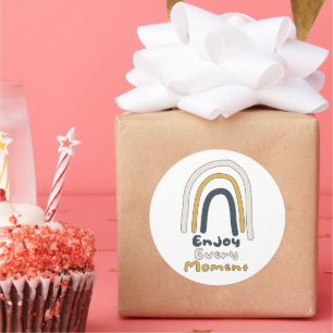 Pegatina Redonda Disfruta de cada momento del animado arcoiris colo