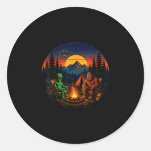 Pegatina Redonda Divertido bigfoot alien camping retro ufo fogata