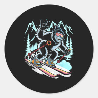 Pegatina Redonda Divertido esquiando bigfoot esquí deporte de invie