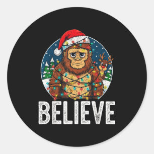 Pegatina Redonda Diviértete Bigfoot Cree Navidad Sasquatch Santa Pa