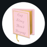 Pegatina Redonda Dormir Leer Reapear Literatura Lover Lover Pink<br><div class="desc">Sumérgete en tu novela favorita. Ilustracion para todos los amantes del libro y la literatura. Comer Sleep Leer Repetición de frase en el libro abierto rosado y dorado. Amante de la literatura,  bibliófilo,  bibliotecario,  regalos de decoración de Lover del libro.</div>