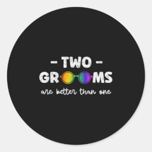 Pegatina Redonda Dos novios son mejor que una camiseta Lgbt Gay Bac