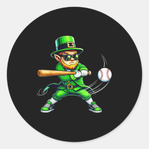 Pegatina Redonda Duende jugando béisbol día de San Patricio deporte