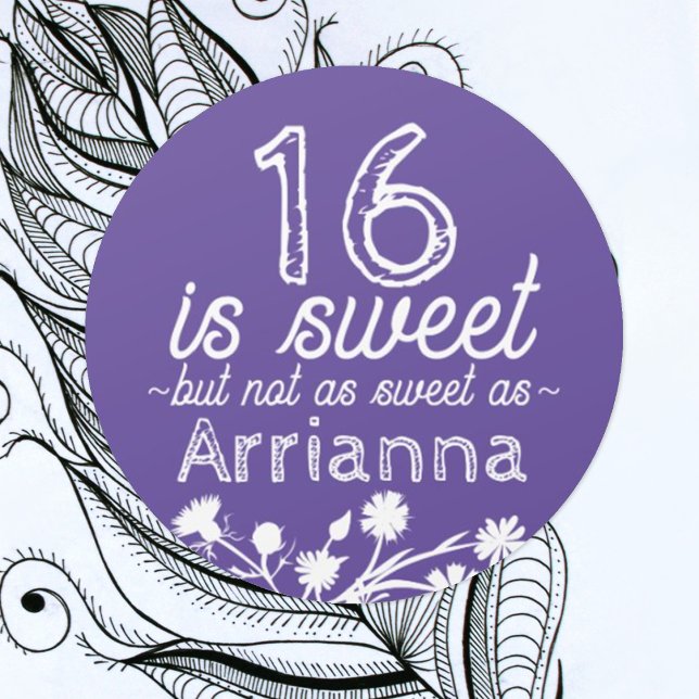 Pegatina Redonda Dulce 16 Morado, Flores blancas (round floral purple sweet 16 party favor sticker personalized label seal with name for sweets gifts)