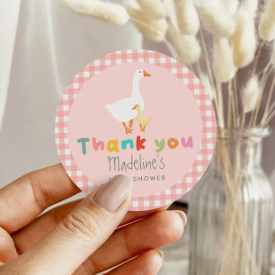 Pegatina Redonda Dulce Coqueta Rosa a Cuadros Silly Goose Baby Show