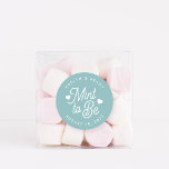Pegatina Redonda Dusto Verde azulado | Menta a ser favorita de boda<br><div class="desc">Minty fresco pegatinas de favores matrimoniales presentan "menta para ser" en letras de escritura blanca acentuadas con corazones,  en un polvoriento fondo verde azulado acuático. Personalice su nombre y fecha de boda.</div>