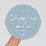 Pegatina Redonda Dusty Blue A Sweet Gracias A Boda Favor<br><div class="desc">Dusty Blue A Sweet Gracias Boda Favor Pegatinas</div>