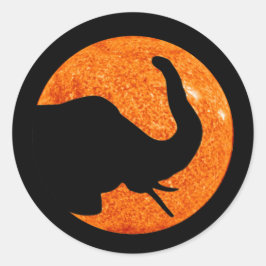Pegatina Redonda Eclipse solar del perfil del elefante