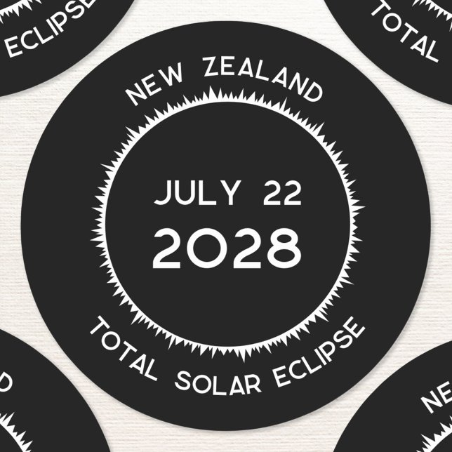 Pegatina Redonda Eclipse solar total 2028 Nueva Zelandia (Total solar eclipse july 22nd 2028 New Zealand custom text sticker)