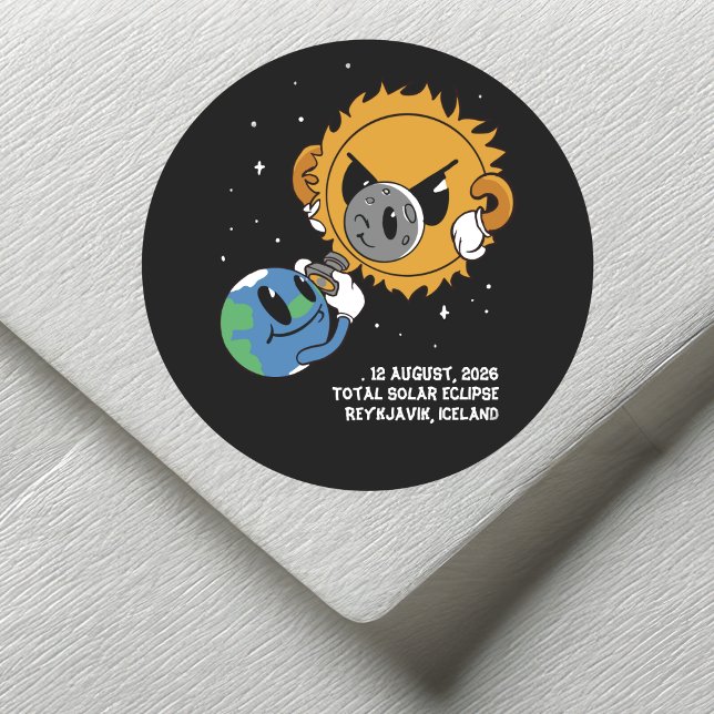 Pegatina Redonda Eclipse Total de Sol Islandia 2026 Fotobomba (Change city / country / other text to personalize.  Matching items available)