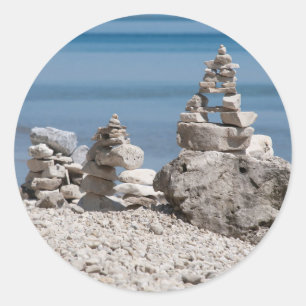 Pegatina Redonda EE. UU., Michigan. Torres de Piedra en la Playa