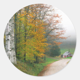 Pegatina Redonda EEUU, Vermont. Casa De Azúcar Cerca De La Ciudad D