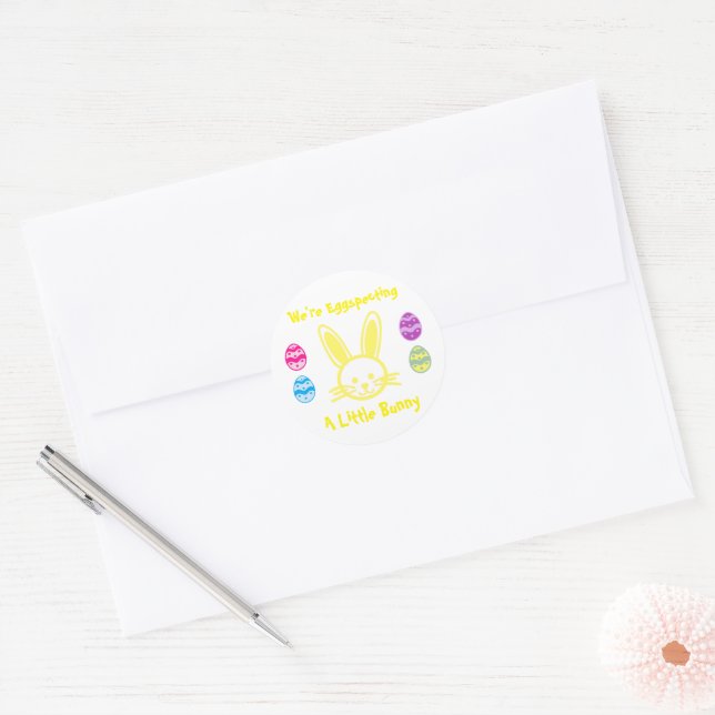 Pegatina Redonda Eggspecting A Little Bunny (Sobre)