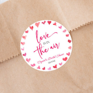 Pegatina Redonda El Amor Está en el Aire Corazones Rosados Rojos De