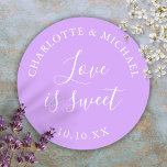 Pegatina Redonda El Amor Lilac Es Favor De La Boda Dulce<br><div class="desc">El amor por la boda de Lilac es un pegatina redondo clásico dulce. Diseñado por Thisisnotme©</div>