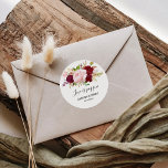 Pegatina Redonda El amor rojo tropical y romántico Boda es palpín<br><div class="desc">Este rojo tropical y romántico amor boda es el pegatina redondo clásico de poppin es perfecto para un simple boda. El artístico diseño del marsala incluye acuarelas,  rosas verdes,  rosas,  borgoñas y ruidosos,  decorados con plantas verdes y cuidadosamente distribuidos en un elegante y radiante ramo de flores.</div>