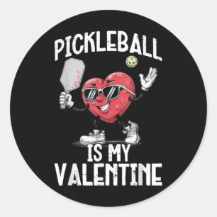 Pegatina Redonda El baloncesto es mi Valentín gracioso