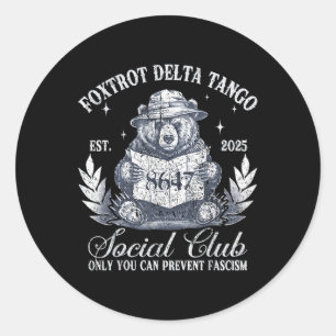 Pegatina Redonda El club social Foxtrot Delta Tango Protege a Nuest