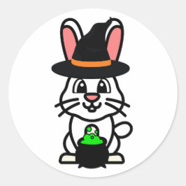 Pegatina Redonda El conejo blanco gracioso es una bruja.