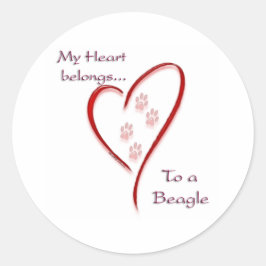 Pegatina Redonda El corazón pertenece a Beagle; el amor a los beagl