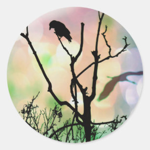 Pegatina Redonda El cuervo solitario
