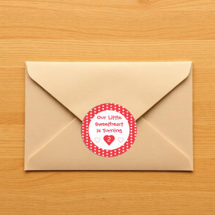 Pegatina Redonda El cumpleaños del pequeño niño pequeño