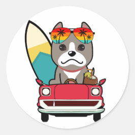 Pegatina Redonda El curioso perro gris conduce a la playa