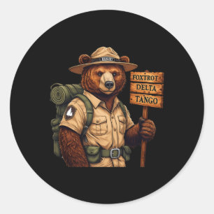 Pegatina Redonda El Delta Tangos de Foxtrots resiste el oso bosque