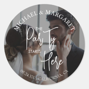 Pegatina Redonda El Fiesta comienza aquí el ensayo de la cena