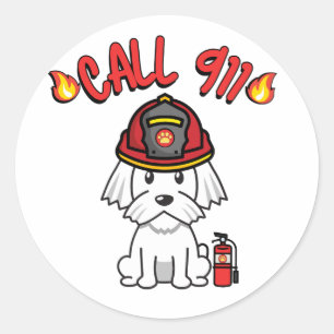 Pegatina Redonda El gracioso perro blanco es un bombero
