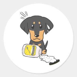 Pegatina Redonda El gracioso perro dachshund derramó mayonesa
