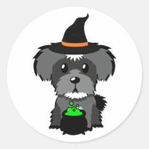 Pegatina Redonda El gracioso perro schnauzer es una bruja