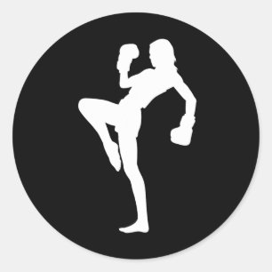 Pegatina Redonda El kickboxing femenino es un diseño de silueta lla