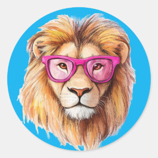 Pegatina Redonda El león con lentes rosados fondo azul oscuro