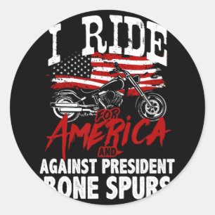 Pegatina Redonda El motociclista anti Trump resiste al presidente B