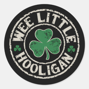 Pegatina Redonda El pequeño Hooligan Shamrock St Patrick's Day