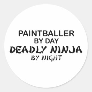 Pegatina Redonda El pintor Ninja mortal por noche