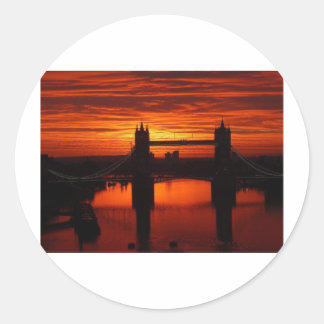 Pegatina Redonda El puente de la Torre de Londres en Daybreak