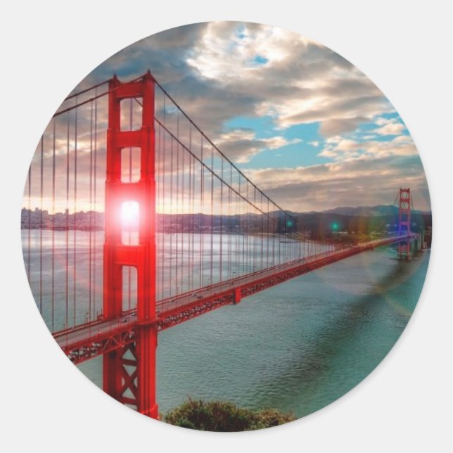 Pegatina Redonda El puente Golden Gate con el sol brillando. (Anverso)