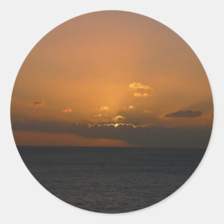 Pegatina Redonda El sol detrás de las nubes